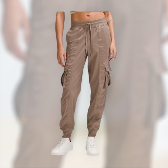 lululemon athletica Pants - lululemon athletica cargo dance studios